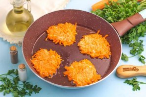 Постные морковные оладьи