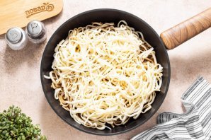 Лапша с соусом мисо