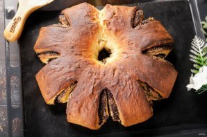 Пасхальный рулет с маком