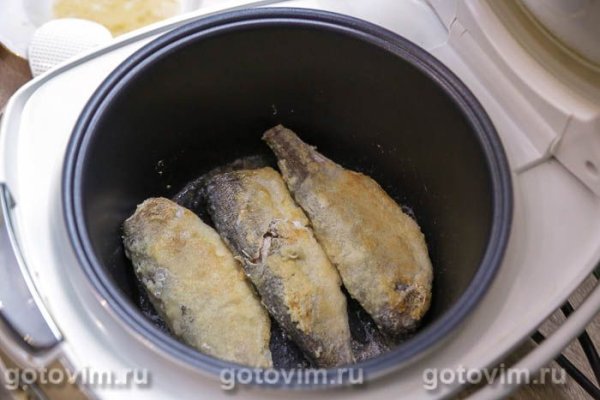 Пелядь, жаренная в панировке с манкой в мультиварке