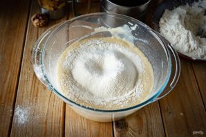 Кулич с орехами