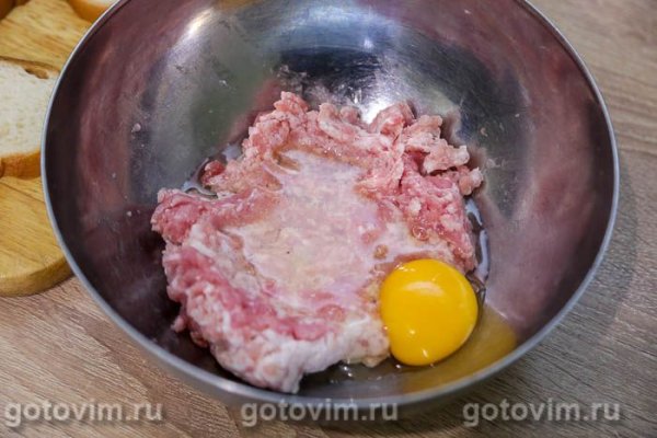 Горячие бутерброды с мясным фаршем в мультиварке
