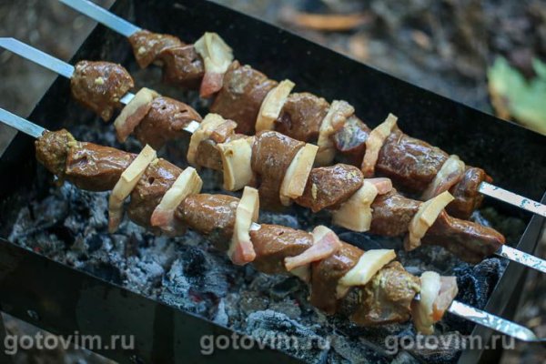 Шашлык из печени с салом