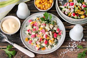 Постный салат с крабовыми палочками