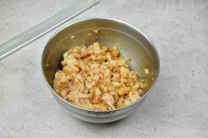 Рулет из куриной грудки с паприкой