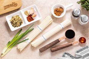 Лапша с соусом мисо