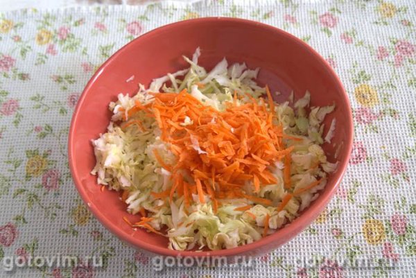 Салат из молодой капусты и огурцов с куркумой (для шашлыка и гриля)