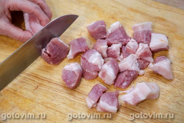 Плов со свининой, нутом и черносливом в мультиварке