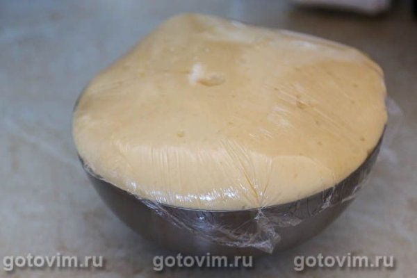 Кулич с начинкой (с заварным кремом) 