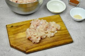 Рулет из куриной грудки с паприкой