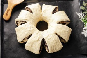 Пасхальный рулет с маком