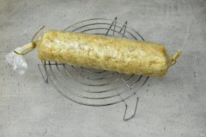 Рулет из куриной грудки с паприкой