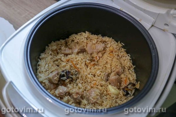 Плов со свининой, нутом и черносливом в мультиварке