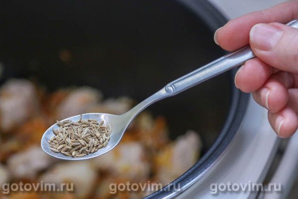 Плов со свининой, нутом и черносливом в мультиварке