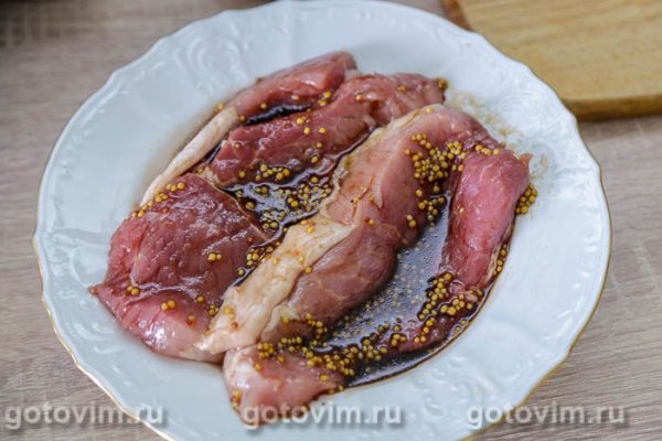 Стейк из свинины в мультиварке в маринаде из соевого соуса, горчицы и меда