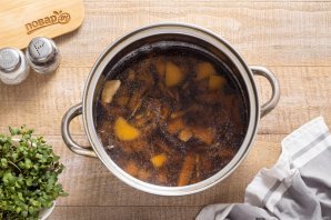 Постный грибной суп из сушеных грибов