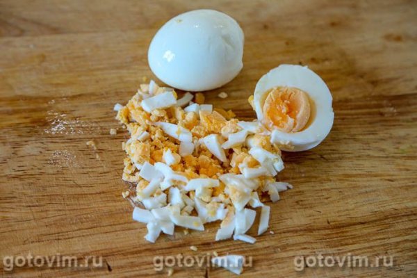 Салат из щавеля с огурцом, яйцом, редисом и горчичной заправкой
