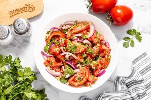 Салат с помидорами и кинзой