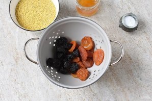 Постная пшенная каша с сухофруктами Постная пшенная каша с сухофруктами