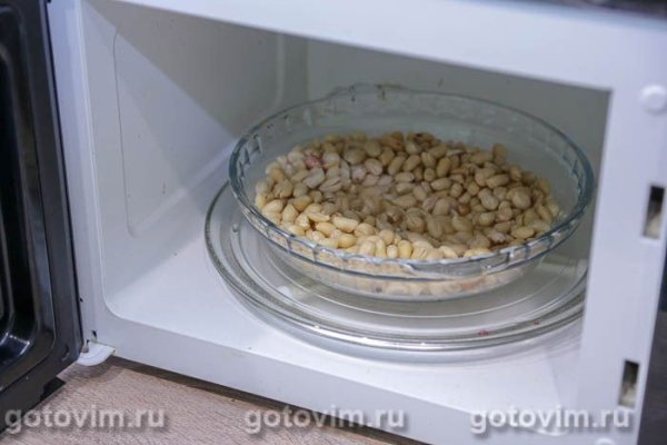 Жареный арахис с солью в микроволновке