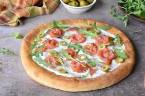 Белая пицца с лососем