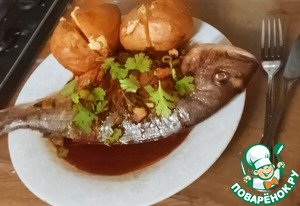 Морской лещ с зелёным луком, имбирем