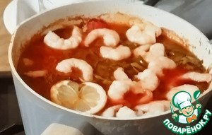 Стью с копчёными креветками, картофелем, шпинатом