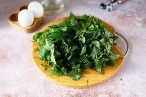 Зеленый борщ из крапивы