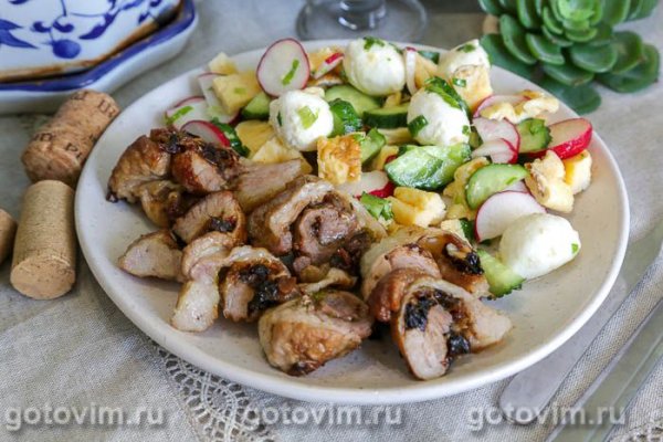 Мясные рулетики с вялеными томатами и сыром в мультиварке Мясные рулетики с вялеными томатами и сыром в мультиварке
