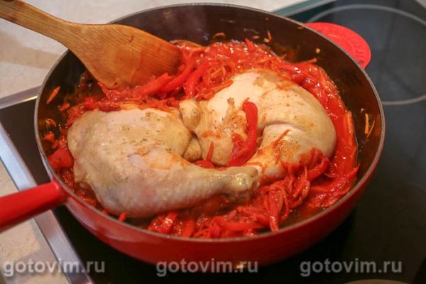 Куриные окорочка с перцем и томатами Куриные окорочка с перцем и томатами