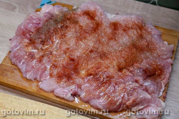 Рулет из курицы с перцем чили и чесноком в мультиварке Рулет из курицы с перцем чили и чесноком в мультиварке