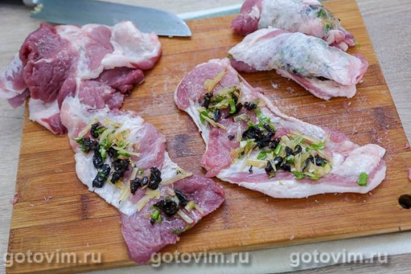 Мясные рулетики с вялеными томатами и сыром в мультиварке Мясные рулетики с вялеными томатами и сыром в мультиварке