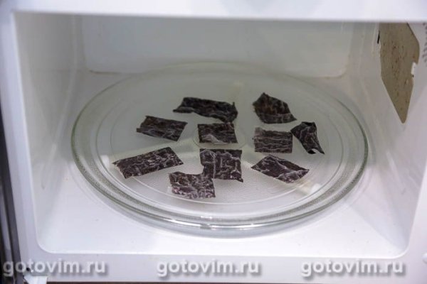 Чипсы из нори и рисовой бумаги в микроволновке