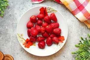 Творожник с клубникой