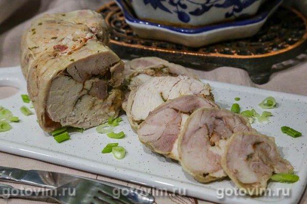 Рулет из курицы с перцем чили и чесноком в мультиварке Рулет из курицы с перцем чили и чесноком в мультиварке