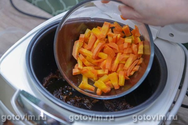 Свиная грудинка, зажаренная целым куском в мультиварке