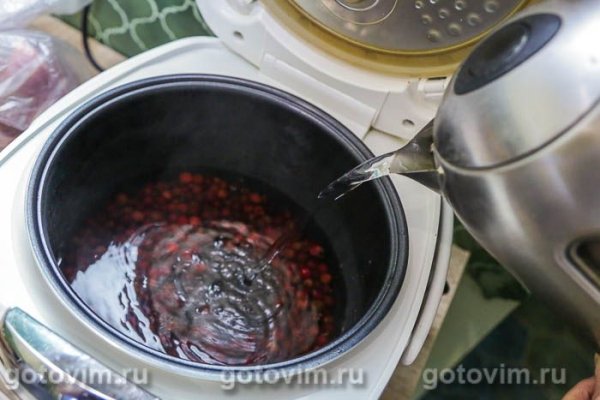 Компот из клюквы с яблоками в мультиварке