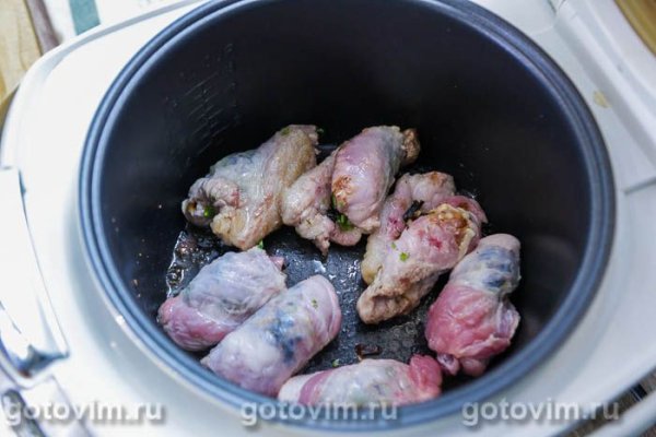 Мясные рулетики с вялеными томатами и сыром в мультиварке Мясные рулетики с вялеными томатами и сыром в мультиварке
