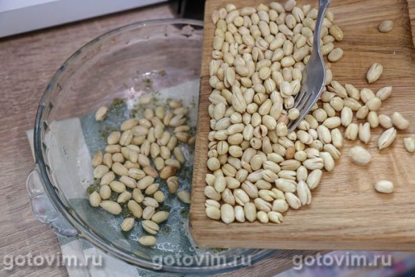 Жареный солёный арахис с базиликом в микроволновке Жареный солёный арахис с базиликом в микроволновке