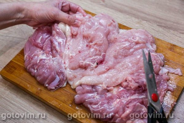 Рулет из курицы с перцем чили и чесноком в мультиварке Рулет из курицы с перцем чили и чесноком в мультиварке