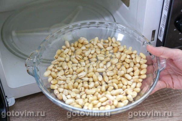 Жареный солёный арахис с базиликом в микроволновке Жареный солёный арахис с базиликом в микроволновке