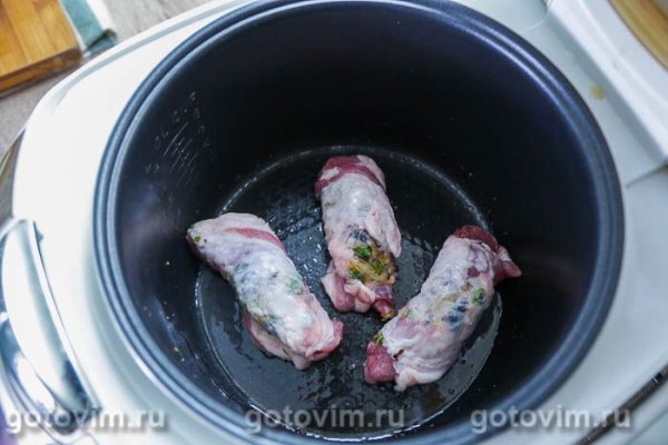 Мясные рулетики с вялеными томатами и сыром в мультиварке Мясные рулетики с вялеными томатами и сыром в мультиварке