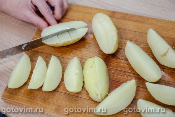 Картофель, обжаренный в мультиварке с беконом и розмарином