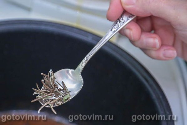 Картофель, обжаренный в мультиварке с беконом и розмарином