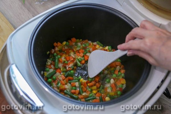 Мясной суп с овощной смесью и булгуром в мультиварке Мясной суп с овощной смесью и булгуром в мультиварке