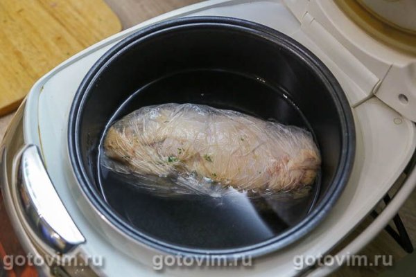 Рулет из курицы с перцем чили и чесноком в мультиварке Рулет из курицы с перцем чили и чесноком в мультиварке