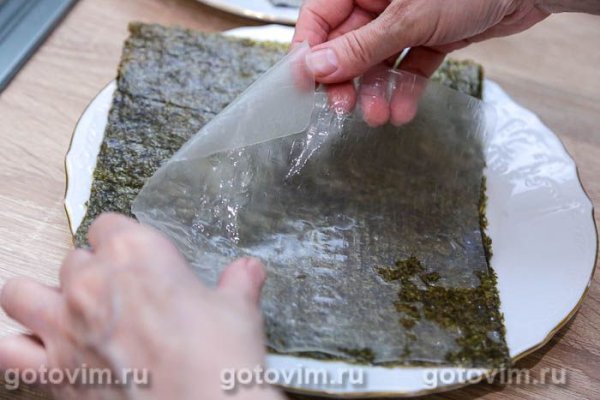 Чипсы из нори и рисовой бумаги в микроволновке