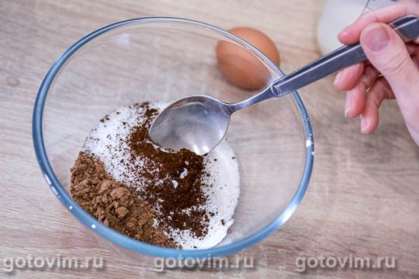 Шоколадный бисквит с кофе и клюквой в микроволновке