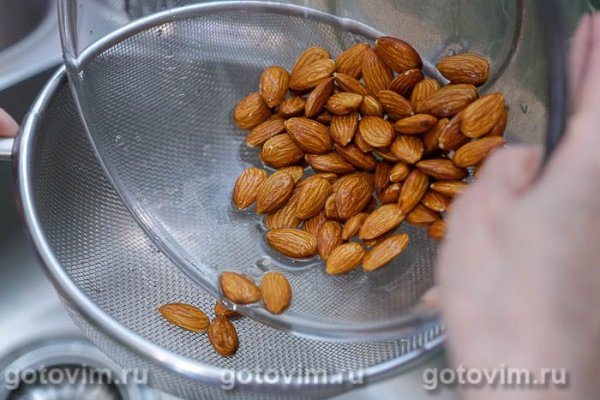 Солёный миндаль с розмарином в микроволновке