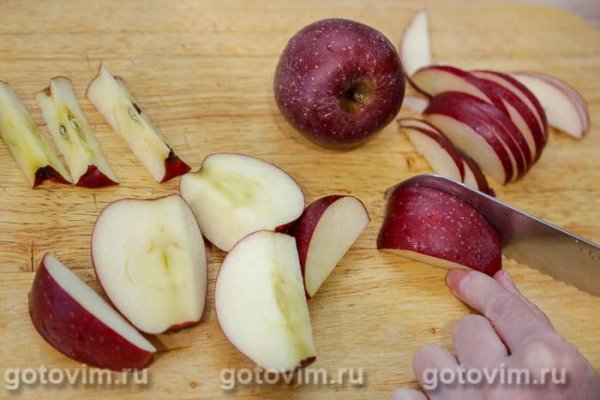 Компот из клюквы с яблоками в мультиварке